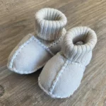 Babyschuhe mit Strickbündchen