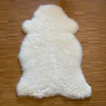 Dekorations und Sitz Fell Walliser Schwarznase geschoren einzigartig