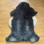 Dekorations und Sitz Fell vom Merino Mix Schaf braun mit weissen Flanken mit feiner Wolle einzigartig