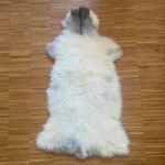 Dekorations und Boden Fell vom Bergschaf Mix grau gefleckt einzigartig