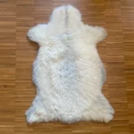 Dekorations und Boden Fell vom Bergschaf Mix grau lockig einzigartig