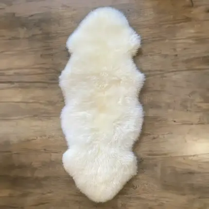 Verlängertes Merino Lammfell mit Kopf