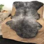 Dekorations und Sitz Fell vom Merino Mix Schaf schwarz grau meliert einzigartig