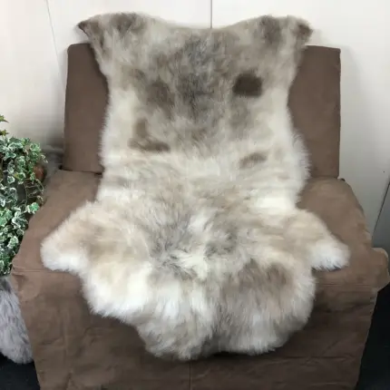 Dekorationsfell vom Merino Lamm meliert