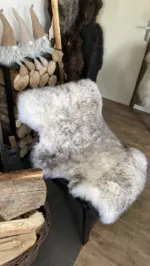 Dekorations und Sitz Fell Merino besonders in Blacktip oder Wolftip – Bild 4