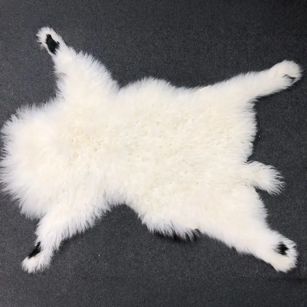 Kleines Lammfell vom Schwarznasenschaf