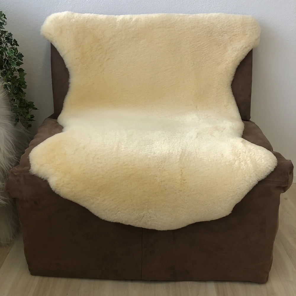 Großes breites Schaffell Bettauflage