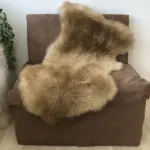 Natural cappuccino-coloured lambskin detail